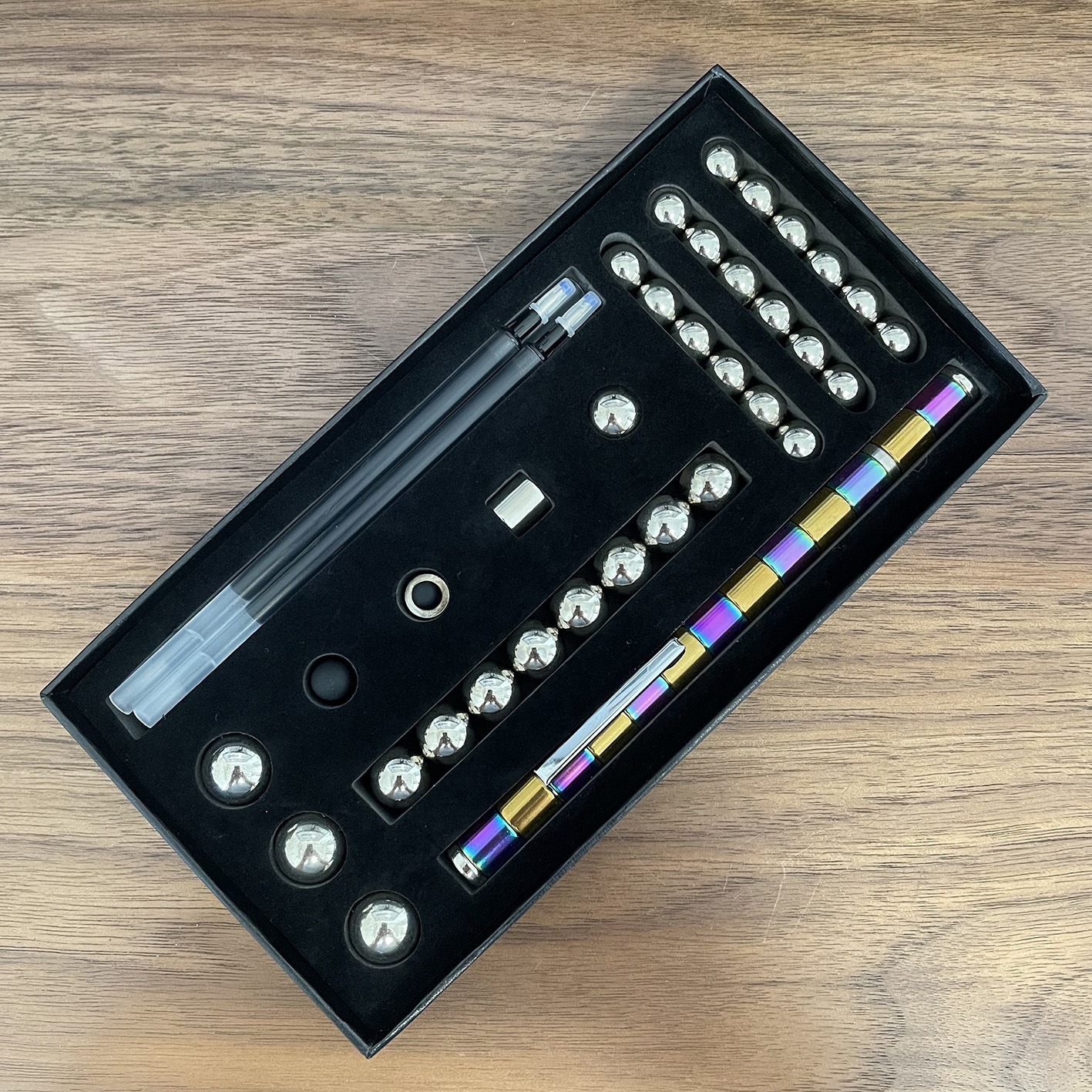 Two-Color Model Magnet Pen Color Ball Magnetic Pen Decompression Pen Magnetic Pole Decompression Pen Game Children's Toys - Image 3