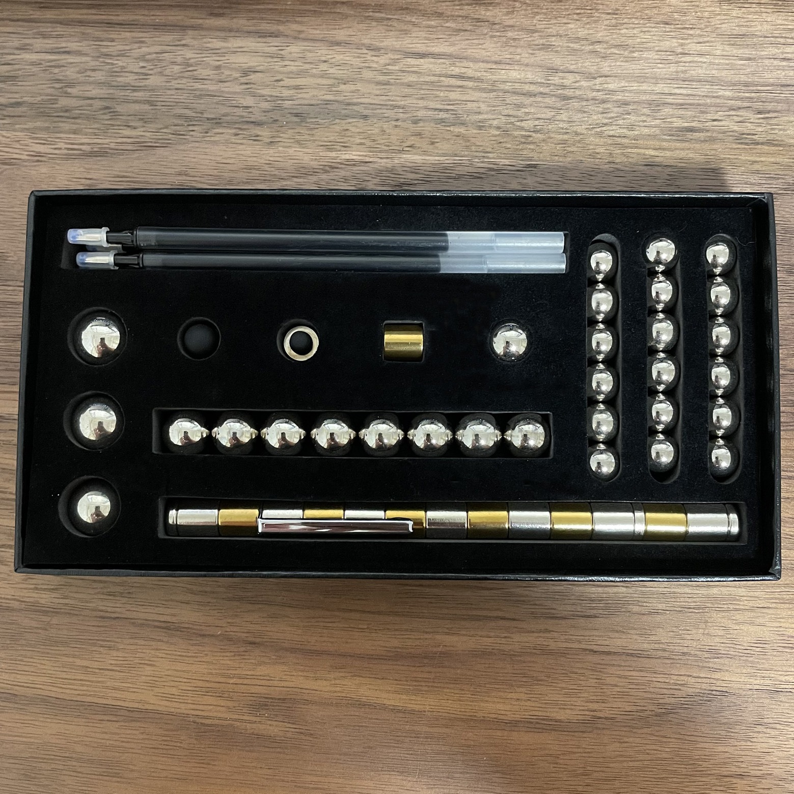 Two-Color Model Magnet Pen Color Ball Magnetic Pen Decompression Pen Magnetic Pole Decompression Pen Game Children's Toys - Image 15